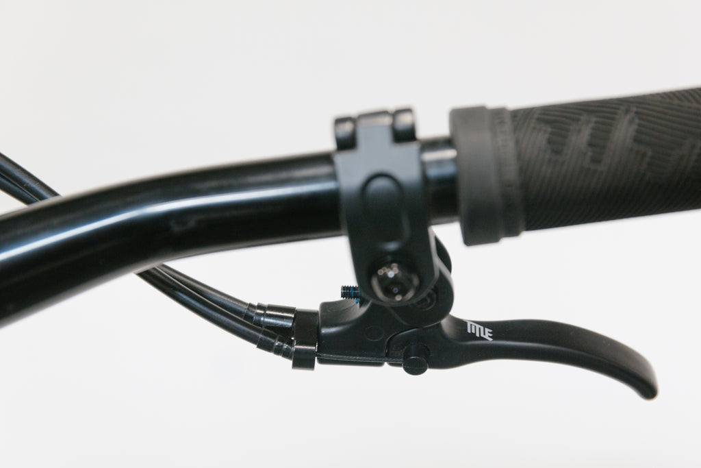 G1 Gyro Cables shown set up on bike - right hand